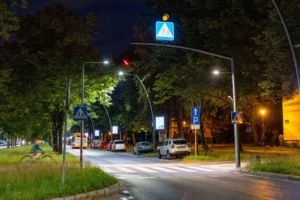 Aktywne przejście dla pieszych ul. Niepodległości - Fitberg